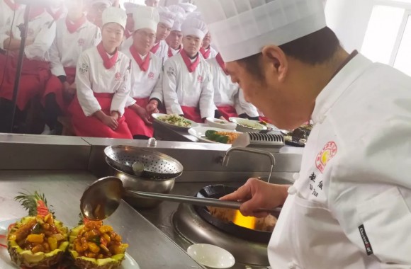 大师免费教做年夜饭 赶快到开云kaiyun网页版学习吧