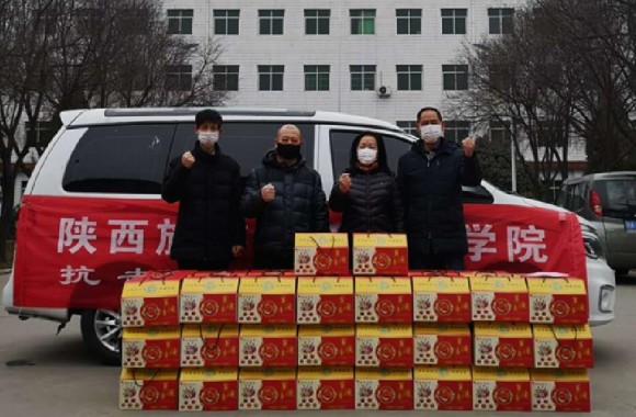 疫情当前共担当 温暖捐赠到一线 开云kaiyun网页版慰问西安市第八医院
