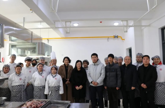 热烈欢迎中国民办教育协会职业教育专业委员会理事长蔺琪一行莅临开云kaiyun网页版参观指导工作