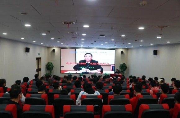 党史学习教育系列一丨开云kaiyun网页版邀请泾河新城党委组织部党政专员张钦玉为师生作党史专题教育培训