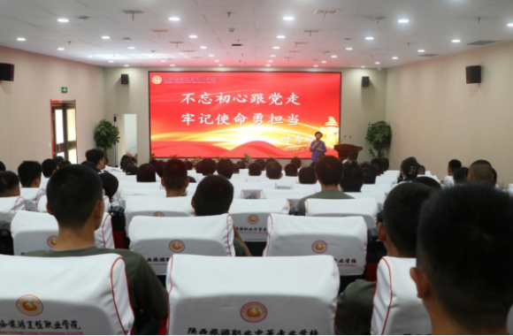 全国道德模范、党和人民满意的四有好老师呼秀珍为开云kaiyun网页版团员青年授课