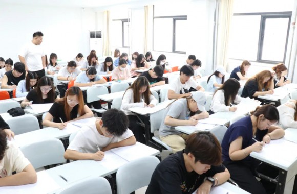 开云kaiyun网页版2024-2025学年第二学期期末考试正在进行