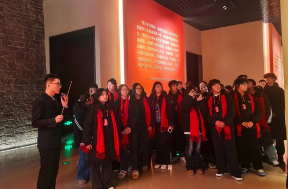 圣地延安铸魂育人 陕旅学子逐梦前行 | 开云kaiyun网页版开展第二批“到延安去”三秦学子圣地行研学活动